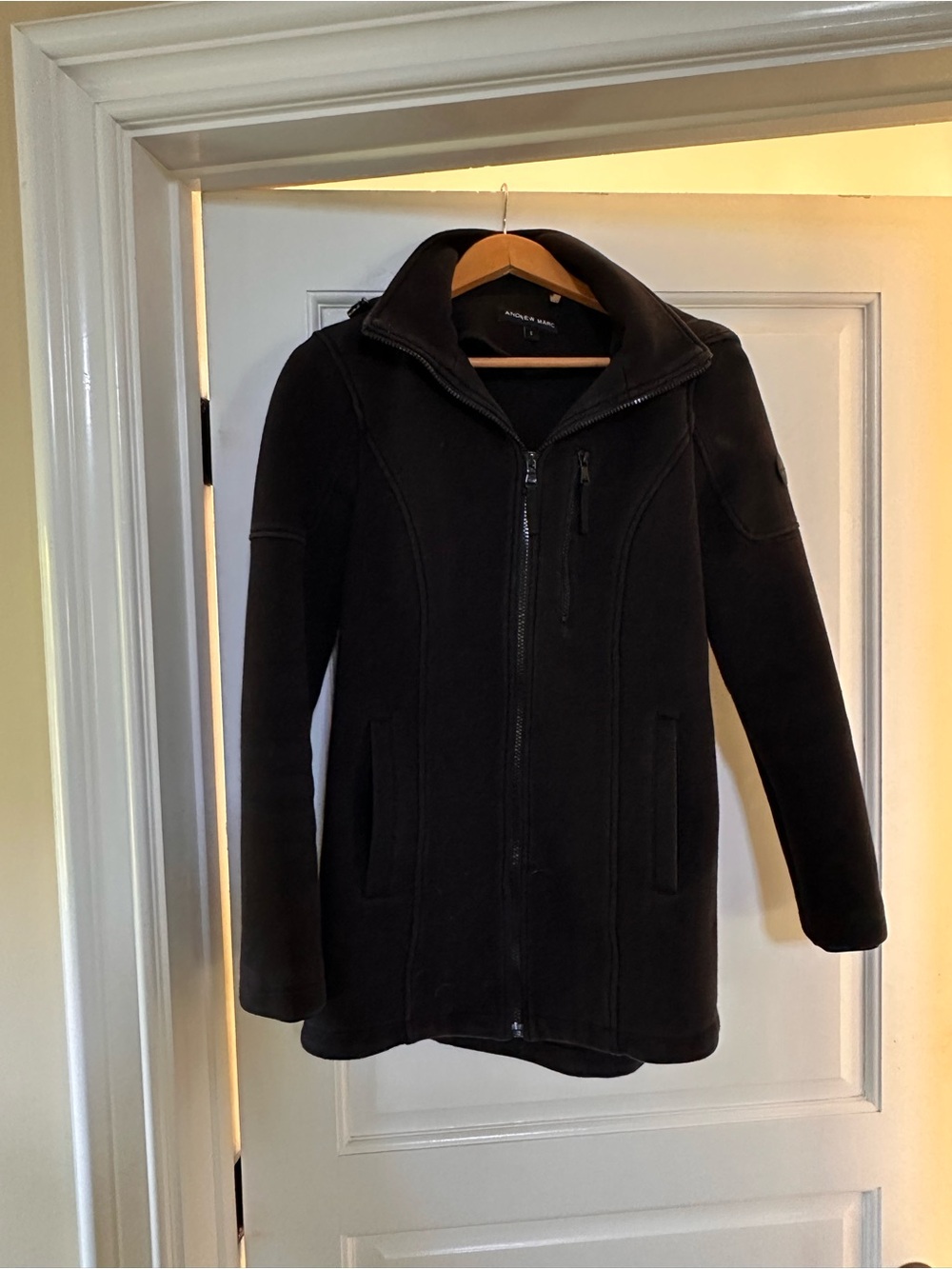 Andrew Marc Black Jacket Size Small Scuba-Like Material